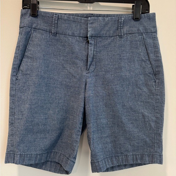 J. Crew Pants - Frankie Denim Shorts Chambray Blue Casual Everyday Shorts, size 4‎